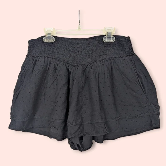 Hollister Women's Smocked-Waist High Rise Ruffle Skirty Short Black On Black Dot - Picture 2 of 6